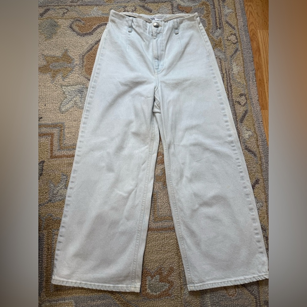 Zara Women's high rise light wash wide leg Jeans